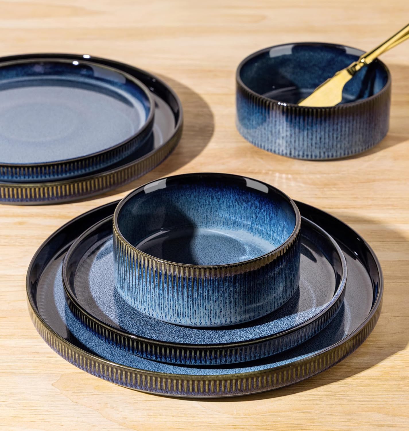 TheTerra Ceramic Dinnerware Sets for 6, 18 Pieces Porcelain Lightweight Speckled Plates and Bowls Sets, Scratch Resistant Dish Set, Oven & Microwave & Dishwasher Safe, Starry Blue